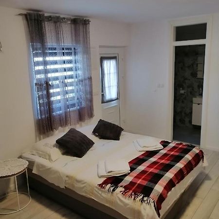 Flash Apartment ชิเบนิก ภายนอก รูปภาพ