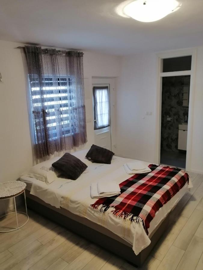 Flash Apartment ชิเบนิก ภายนอก รูปภาพ